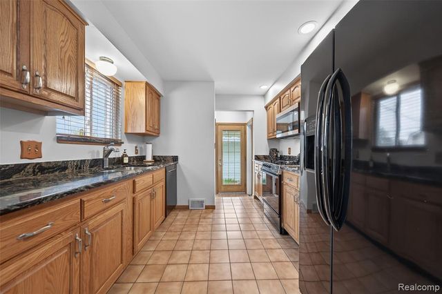 133 N Bywood Avenue, Clawson, MI 48017