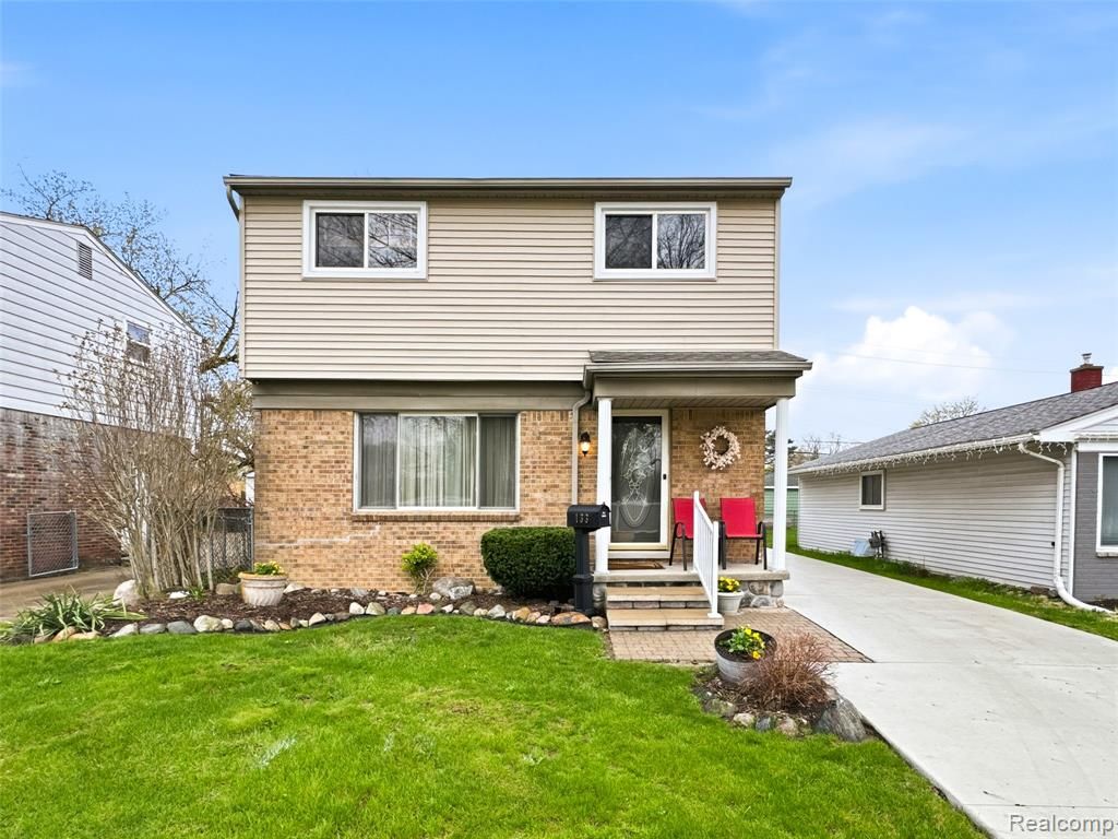 133 N Bywood Avenue, Clawson, MI 48017