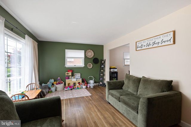 2433 OWEN DR, Wilmington, DE 19808