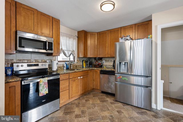2433 OWEN DR, Wilmington, DE 19808