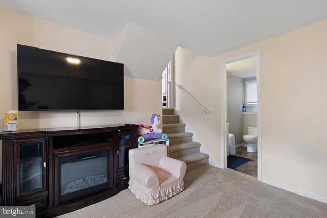 2433 OWEN DR, Wilmington, DE 19808