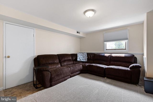 2433 OWEN DR, Wilmington, DE 19808
