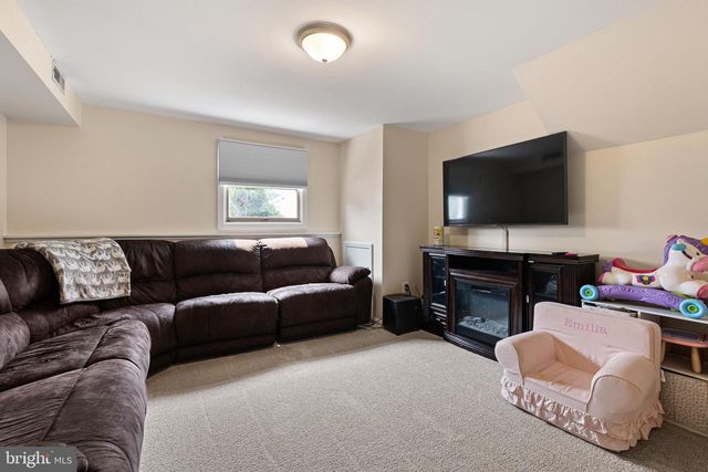2433 OWEN DR, Wilmington, DE 19808