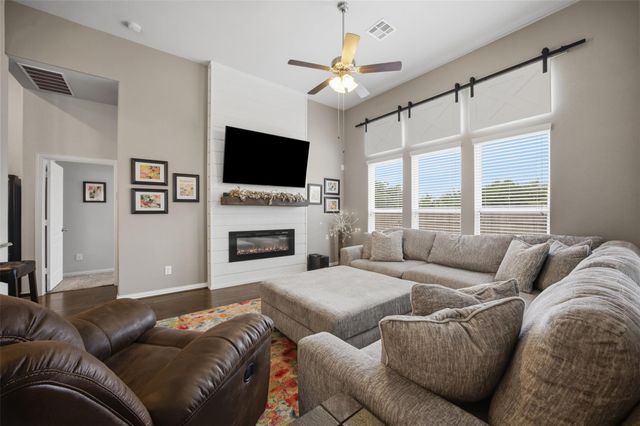 304 Vista Portola LOOP, Liberty Hill, TX 78642
