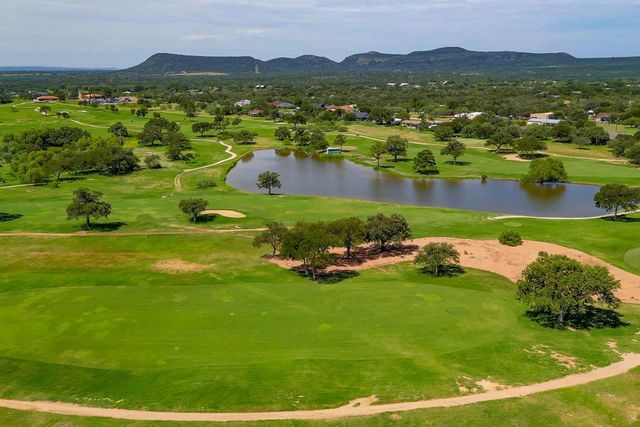 101 Olympia Hills CT, Kingsland, TX 78639