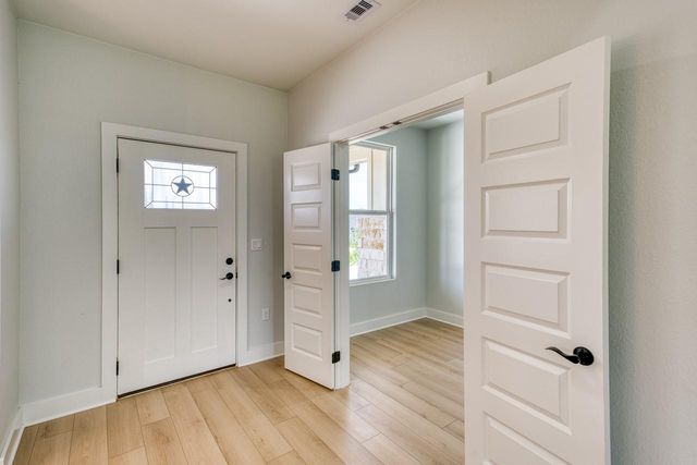 101 Olympia Hills CT, Kingsland, TX 78639