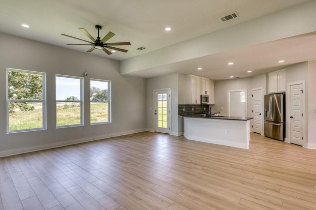 101 Olympia Hills CT, Kingsland, TX 78639