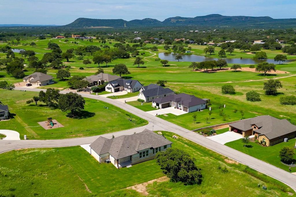101 Olympia Hills CT, Kingsland, TX 78639