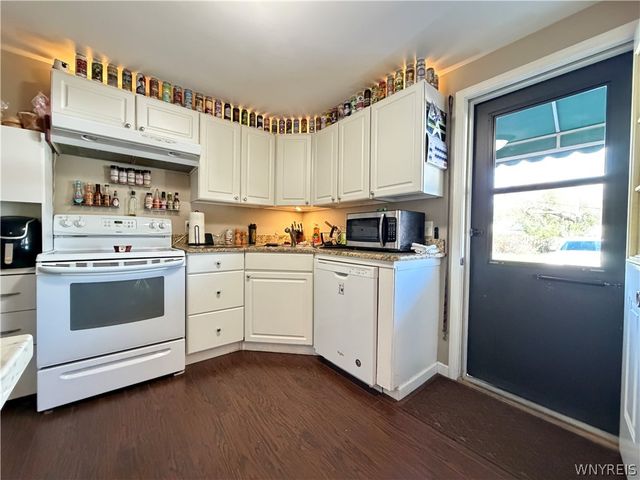 223 Greenmeadow Drive, West Seneca, NY 14224