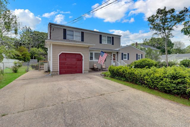 115 North Evergreen Drive, Selden, NY 11784