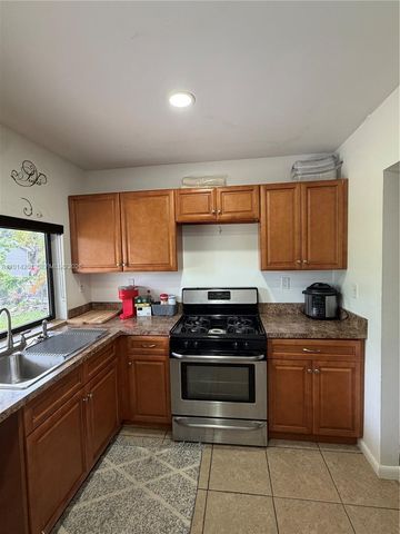 1410 NW 199TH St, Miami Gardens, FL 33169