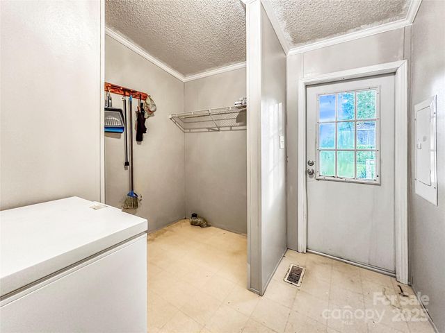 35 Little Roundtop Drive, Hiddenite, NC 28636