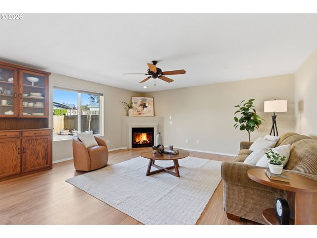 671 MARY Dr, Molalla, OR 97038