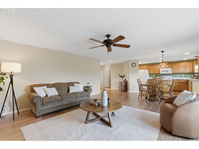 671 MARY Dr, Molalla, OR 97038