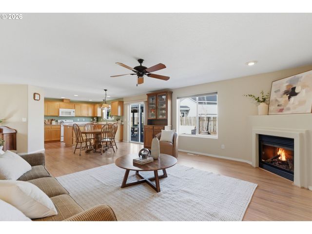 671 MARY Dr, Molalla, OR 97038