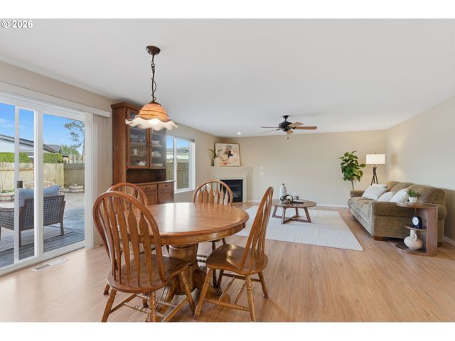 671 MARY Dr, Molalla, OR 97038