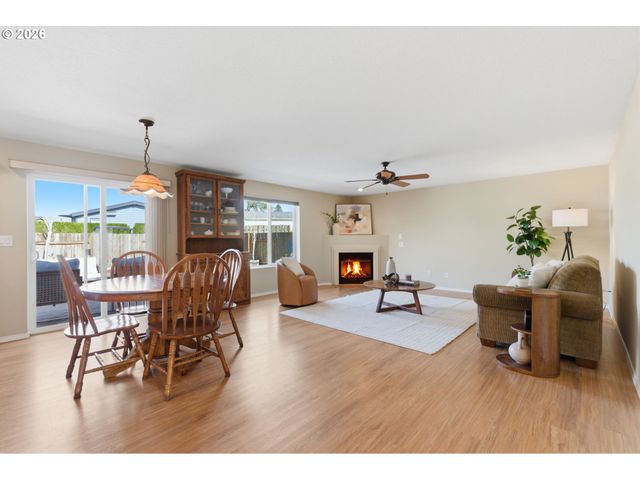 671 MARY Dr, Molalla, OR 97038