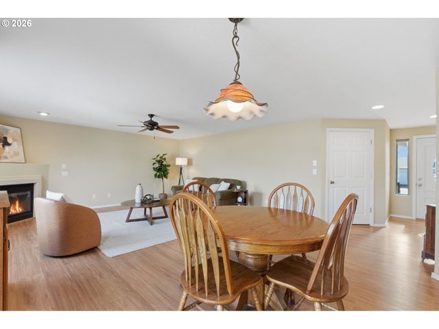 671 MARY Dr, Molalla, OR 97038