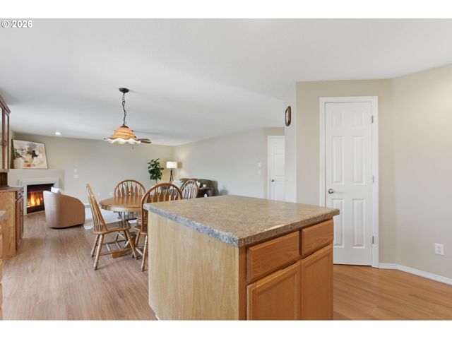 671 MARY Dr, Molalla, OR 97038