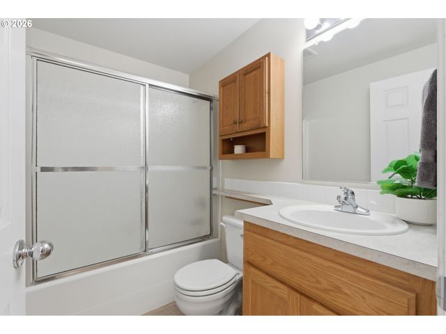 671 MARY Dr, Molalla, OR 97038