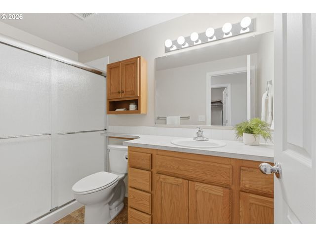 671 MARY Dr, Molalla, OR 97038