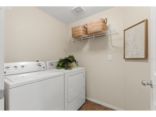 671 MARY Dr, Molalla, OR 97038