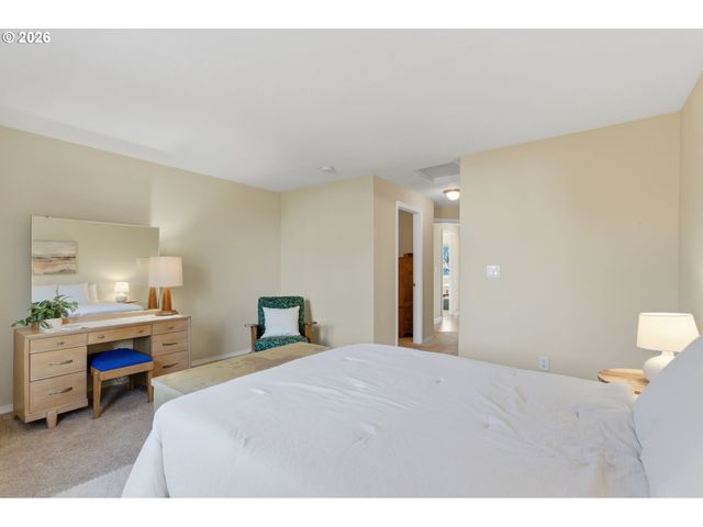 671 MARY Dr, Molalla, OR 97038