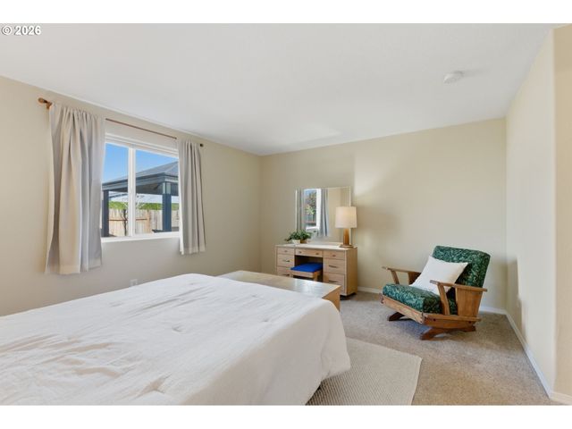 671 MARY Dr, Molalla, OR 97038