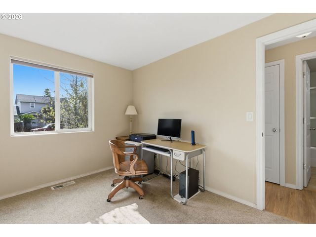 671 MARY Dr, Molalla, OR 97038