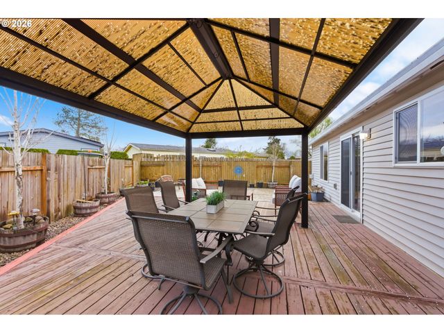 671 MARY Dr, Molalla, OR 97038