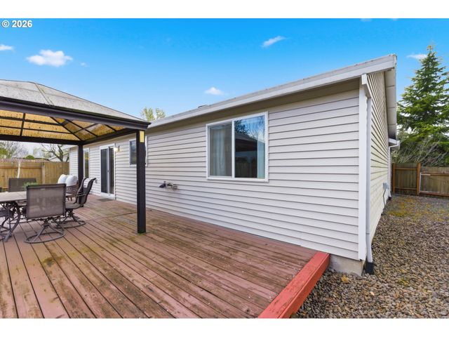 671 MARY Dr, Molalla, OR 97038