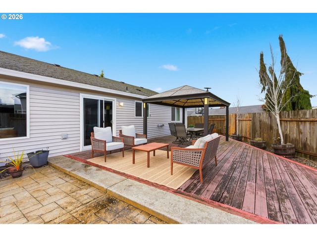 671 MARY Dr, Molalla, OR 97038