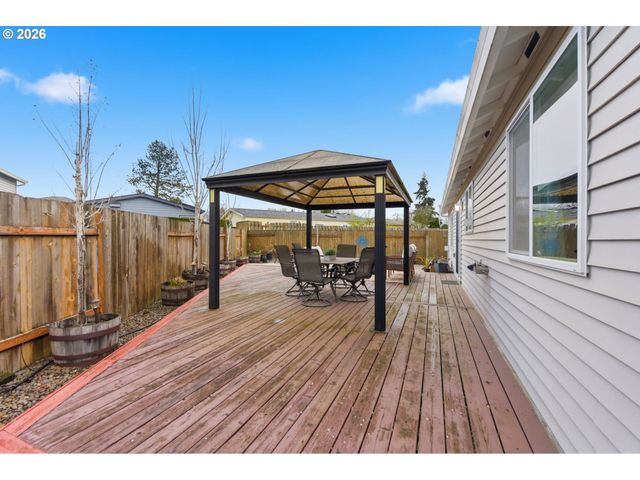 671 MARY Dr, Molalla, OR 97038