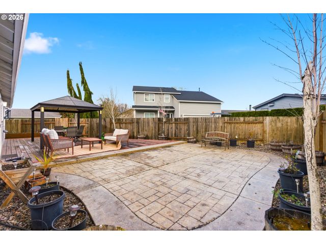 671 MARY Dr, Molalla, OR 97038