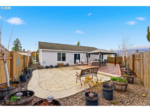 671 MARY Dr, Molalla, OR 97038
