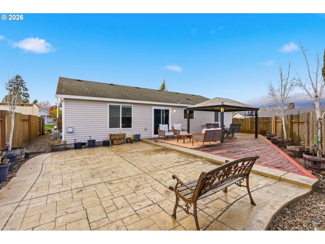 671 MARY Dr, Molalla, OR 97038