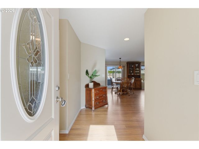 671 MARY Dr, Molalla, OR 97038