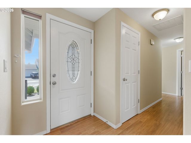 671 MARY Dr, Molalla, OR 97038