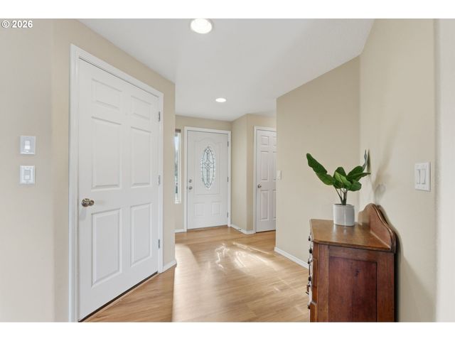 671 MARY Dr, Molalla, OR 97038