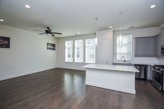 6031 Cypress Street, Houston, TX 77074