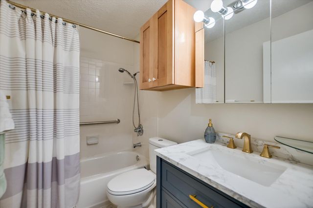 6906 Moonmont DR, Austin, TX 78745