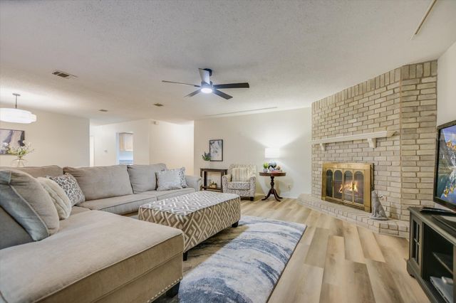 6906 Moonmont DR, Austin, TX 78745