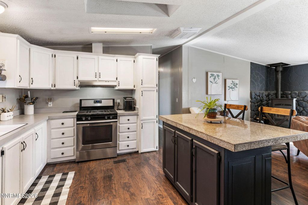 Image 13 of property listing at 25 N Bybee Lane, Yerington, NV 89447