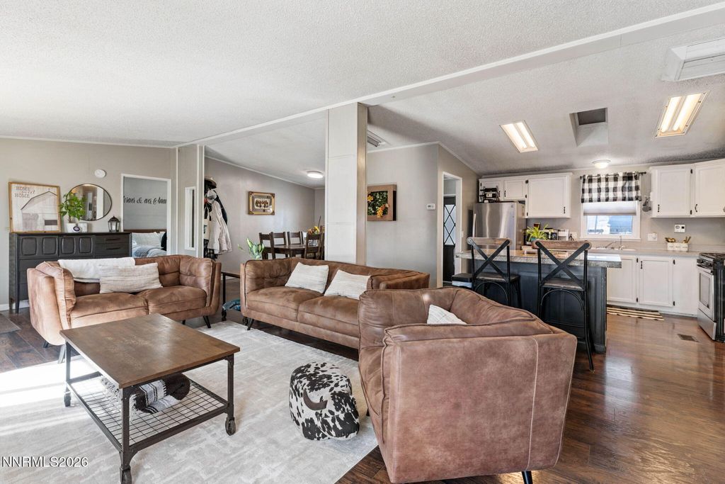 Image 15 of property listing at 25 N Bybee Lane, Yerington, NV 89447