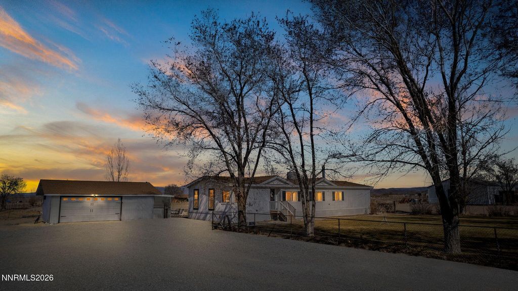 Image 2 of property listing at 25 N Bybee Lane, Yerington, NV 89447
