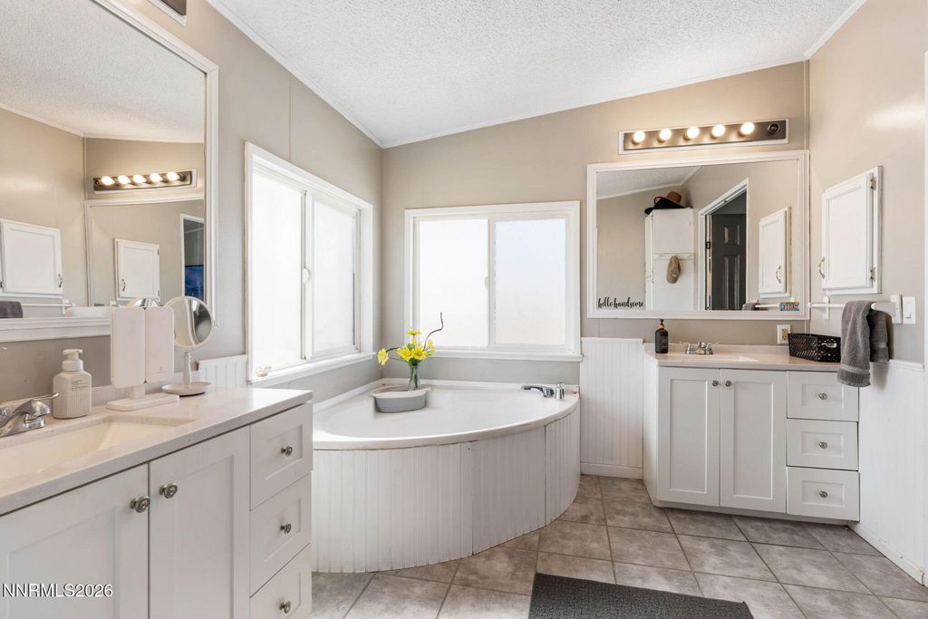 Image 21 of property listing at 25 N Bybee Lane, Yerington, NV 89447