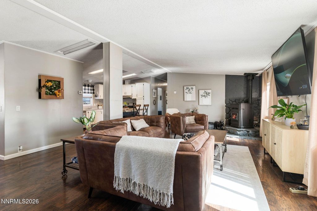 Image 5 of property listing at 25 N Bybee Lane, Yerington, NV 89447