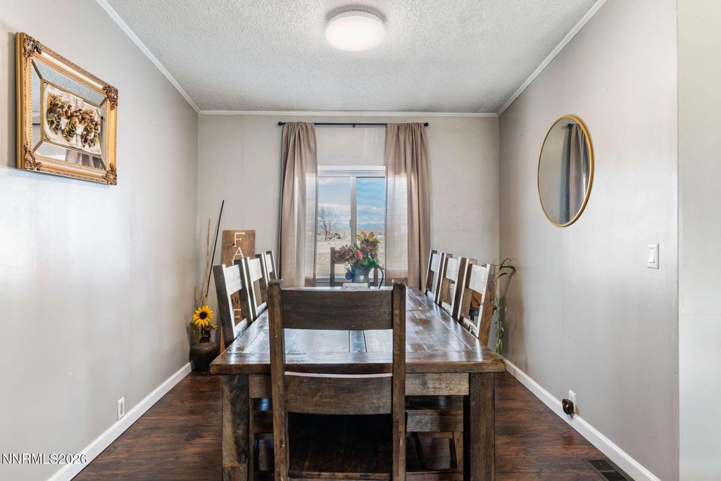 Image 6 of property listing at 25 N Bybee Lane, Yerington, NV 89447