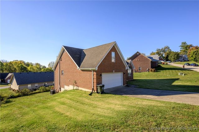 2817 Horse Trail Road, Jeffersonville, IN 47130