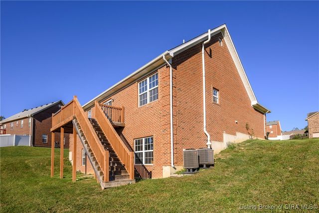 2817 Horse Trail Road, Jeffersonville, IN 47130